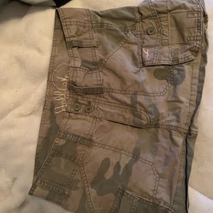 hollister camo skirt - size 3